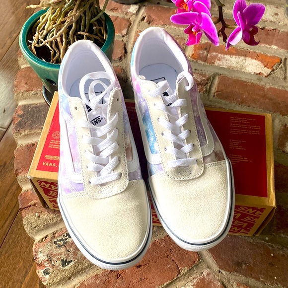 Vans Shoes - 💙 Vans Tie Dye Heart Ward low tops